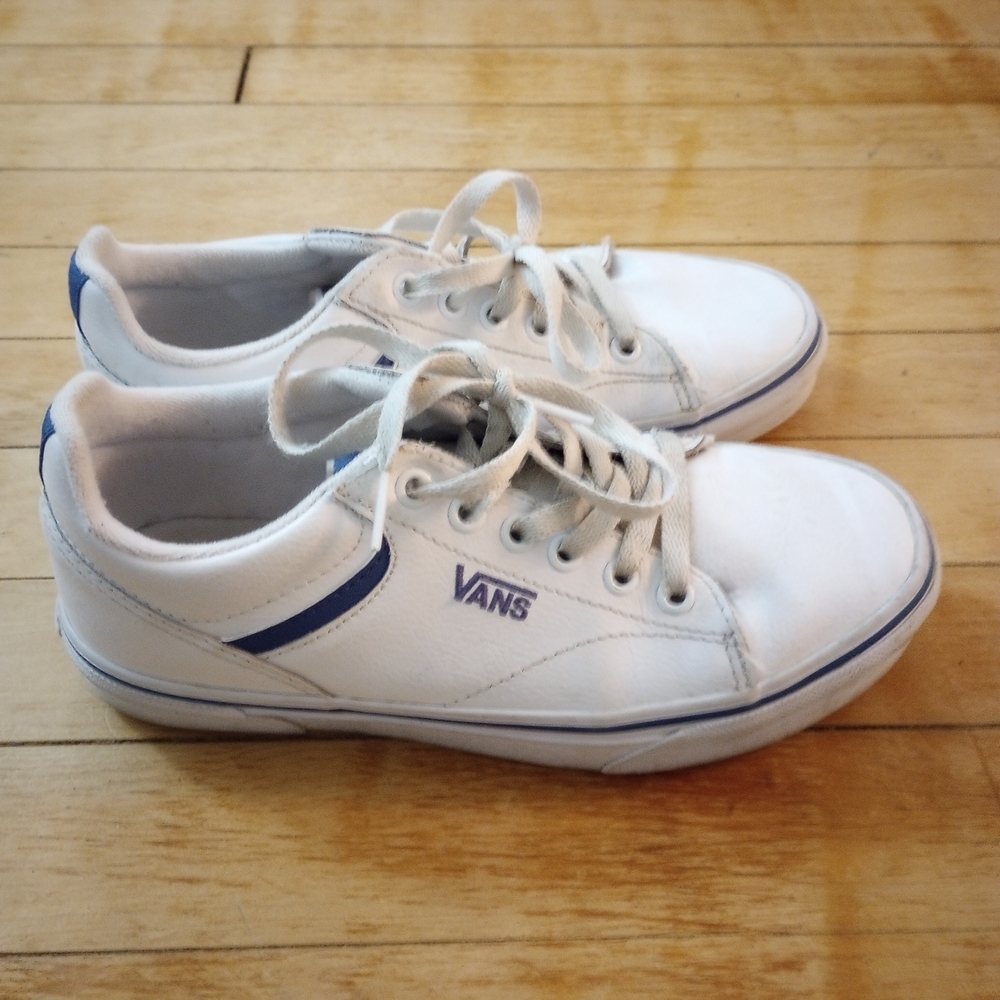 Vans Seldan White Skate Leather Sneakers with Blue Accents Women Size 6.5
